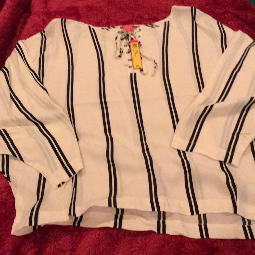 Super cute white long sleeve shirt